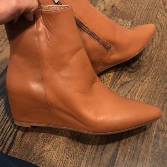 AQUATALIA Palmer women pointed ankle hidden wedge boots color tan FITS LIKE sz 9 - Picture 7 of 14